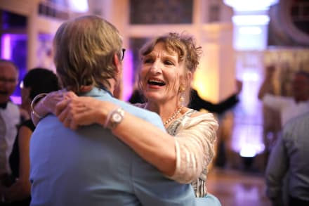 Keld og Bente danser tæt på ’Hotel Romantik’.