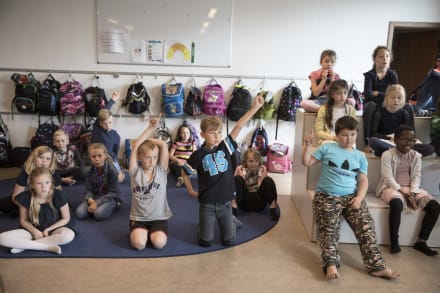 Mistrivselsdebatten har det med at overse de pædagogiske muligheder for, at skolen kan spille en helende rolle. Mistrivsel er også noget, der skabes eller afhjælpes i den verden, der omgiver den ramte.