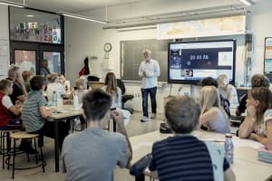 »Skolerne ved bedst selv, hvordan de former den fremtid, der er bedst for dem og børnenes behov,« skriver skolepædagog Mette Skovhus Larsen i denne klumme.