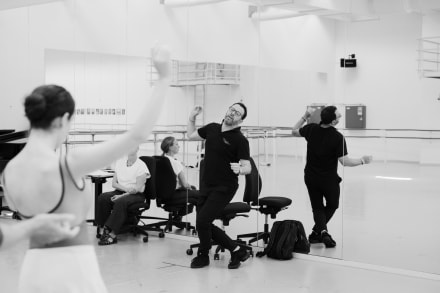 Den ukrainsk-amerikanske koreograf Alexei Ratmansky er kendt for sin rolige og høflige væremåde. Til gengæld er han blevet hele danseverdenens skarpe og vrede stemme mod Ruslands invasion mod Ukraine.