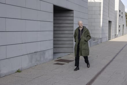Under arbejdet med sin bog har Martin Gelin rejst jorden rundt og talt med diplomater, historikere, kunstnere og aktivister.