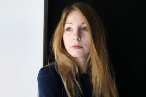 Victoria Amelinas velskrevne dokumentariske prosa borer sig ind i læseren som granatsplinter.