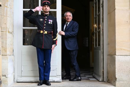 Når premierminister François Bayrou efter alt at dømme taber tillidsafstemningen mandag, vil spekulationerne om, hvad der nu skal ske, gå i gang. Det er de faktisk allerede.