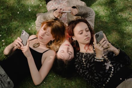 EU og flere andre vestlige lande er i gang med at indføre regler, der begrænser børns adgang til internettet.