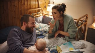 ’En anden verden’ fortæller rørende om døv, nybagt mors eksistentielle krise