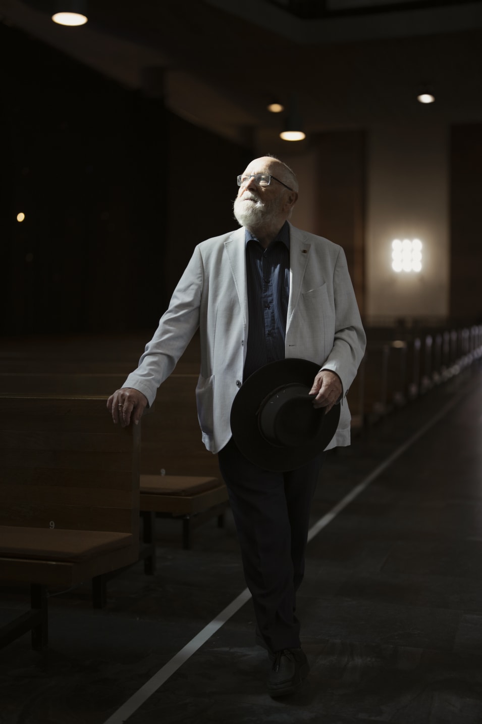 »Det var en situation, hvor mange kvinder på 14, 15, 16 år blev gravide og fik fem, seks, syv børn i løbet af deres liv. Så var deres kvindeliv egentlig færdigt. Og hvem var fædrene? Det var jo meget, meget tit danskere, der var rejst hjem,« fortæller Tom Høyem om 1960’ernes Grønland.