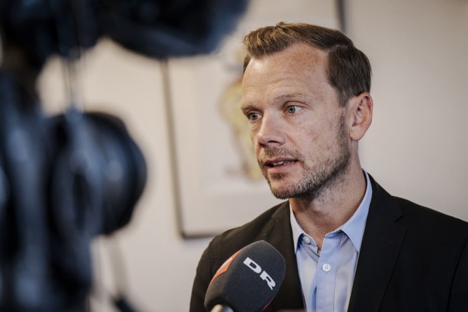 Den hårde sandhed er, at Socialdemokratiets nedtur ikke stopper med en ny formand eller et nyt spinoplæg. Det er selvforståelsen hos Socialdemokratiet på Christiansborg, der skal ændres, skriver skolepædagog Mette Skovhus Larsen.