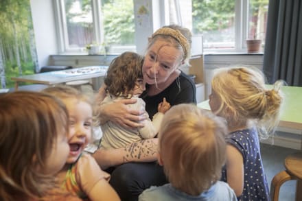 Beskeden til de velstående børnefamilievælgere fra Pernille Rosenkrantz-Thiel (S) er meget klar: Hvis I stemmer på os og giver os magten igen, vil I få tusinder af flere kroner i lommen fra fælleskassen hver måned, skriver Rune Lykkeberg i denne leder. 