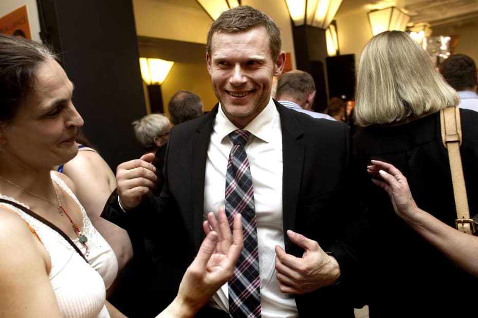 Den prorussiske aktivist Zenia Grynberg ses her til venstre for Joachim B. Olsen fra Liberal Alliance til valgaften i 2011.