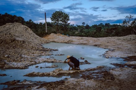 Den ulovlige guldminedrift efterlader et enormt miljøsvineri, som det ifølge forskere kan tage naturen over 100 år at komme sig over.