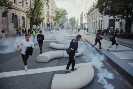 Til sidste uges demonstrationer, der fandt sted under overskriften ’Blokér alt’, mødte knap 200.000 mennesker op. Denne gang er det de franske fagforeninger, som står bag protesterne, og der forventes at møde op mod fire gange så mange op.