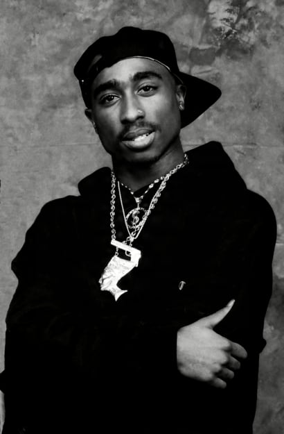 90’ernes mest sælgende rapper studerede Henrik Ibsens værker, dansede ballet og blev inspireret, når han læste Les Misérables. 30 år efter mordet på Tupac Shakur faldt der for nylig dom i retssagen om hans mytiske død
