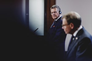 EU’s handelskommissær, Maroš Šefčovič, er på vej til Kina for overbevise landet om, at EU er klar til at slå tilbage i handelsstrid.