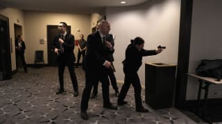 Trumps første pressemiddag endte med skud og panik