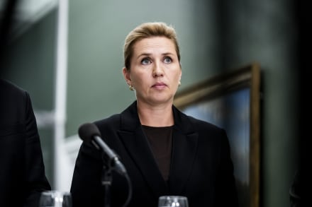 Regeringen lægger den hidtidige forsigtighed bag sig og ser ud til at acceptere en højere grad af eskalationsrisiko, skriver Lars Trier Mogensen i en analyse.