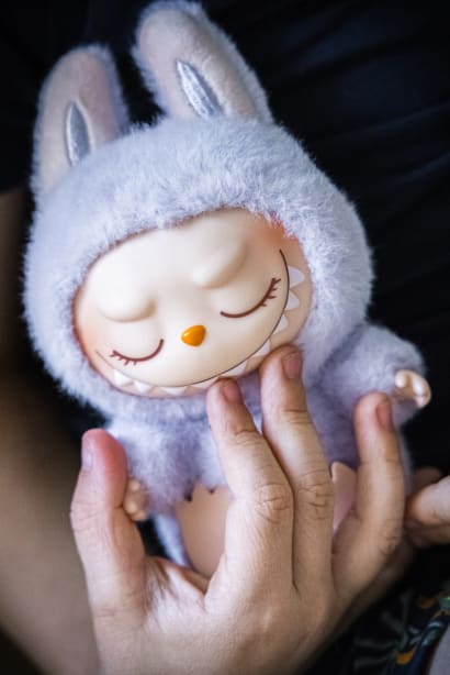 Labubu er et utroligt giftigt slam af plast og misundelse, som lige nu har høj markedsværdi, men ødelægger hjerner og have