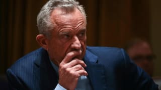 Kennedys progressive fødevarepolitik slår fejl. Men hans kamp mod vacciner vinder frem