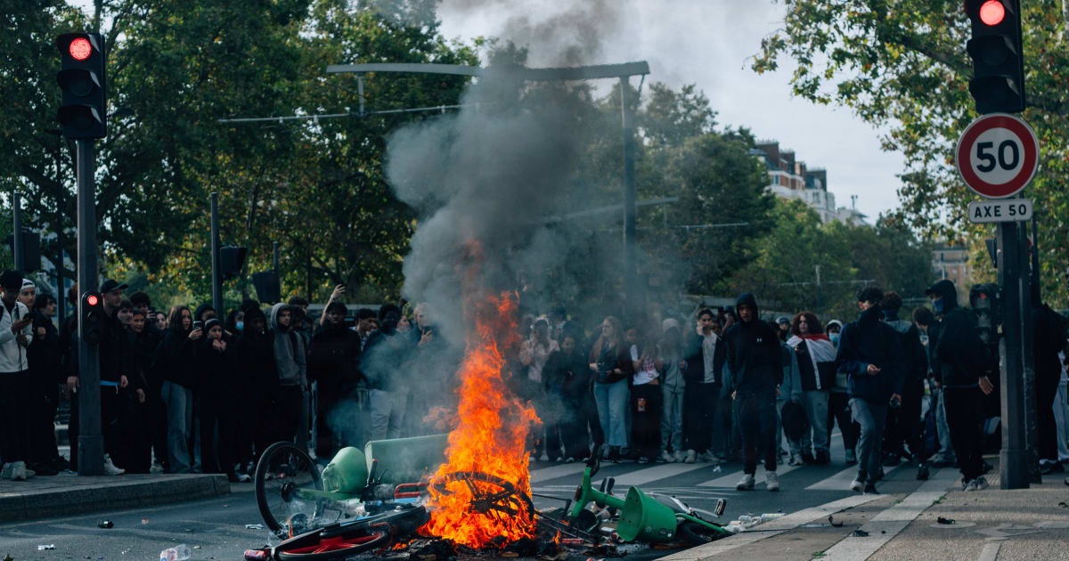Voldsomme gymnasieprotester i Frankrig kan tage ny fart tirsdag ...