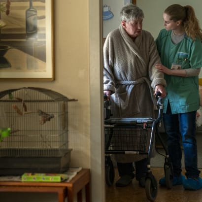 Danske instruktører har fået øjnene op for, hvor egnet hjemmeplejeerhvervet er til film- og tv-drama. Som Frelle Petersen med sin hyperrealistiske film ’Hjem kære hjem’.