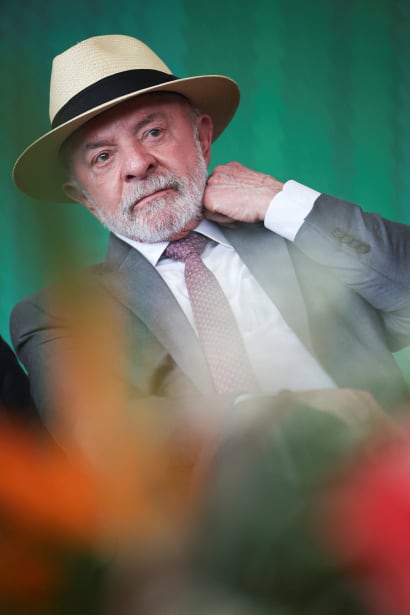 Blot et par uger efter, at Lula i maj havde m&oslash;dt Trump til et tilsyneladende vellykket m&oslash;de i Det Hvide Hus, modtog den amerikanske pr&aelig;sident b&aring;de Fl&aacute;vio og Eduardo Bolsonaro p&aring; samme kontor.