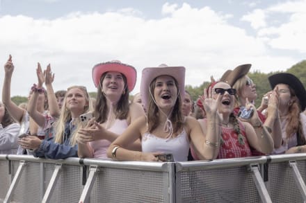 Syd For Solen anno 2025 synes at have besindet sig på den benhårde segmentering, måske i en erkendelse af, at de fleste lyttere faktisk gerne vil opleve forskellige genrer og udtryk, når de er på festival.