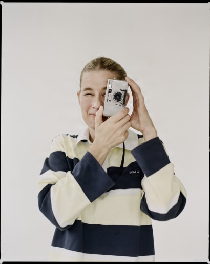 Man glemmer, at magien kan opstå, når man giver slip på kontrollen. Og det gør man med det analoge, siger portrætfotograf Petra Kleis.