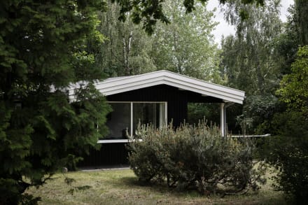 Et loft over størrelsen på sommerhuse, højere energikrav til og begrænsninger af nybyggeri, rådgivning omkring renovering frem for nybyggeri af sommerhuse vil kunne hjælpe klimaet på en måde, hvor omkostningerne mest bæres af højindkomstgrupperne.