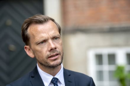 Justitsminister Peter Hummelgaard (S) har annonceret et nyt lovforslag for at sætte ind imod problemet med islamiske mæglingsråd, der uden om det almindelige retssystem behandler voldssager, ægteskabelige konflikter og andre tvister.
