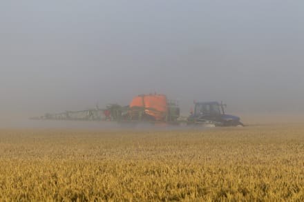 »Vi har pligt til at få det stoppet, når vi kan se, at brugen af et sprøjtemiddel udgør en risiko for naturen og menneskers sundhed,« skriver miljøminister Magnus Heunicke til Dagbladet Information.