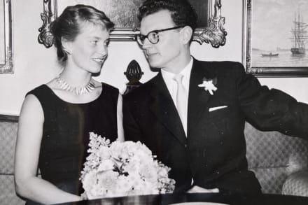 Jeg blev i sin tid gift, for det gjorde man i min og min forlovedes situation. Det foregik kommunalt, den ene gang det er sket, og helt efter bogen. Det tog jeg ikke skade af.