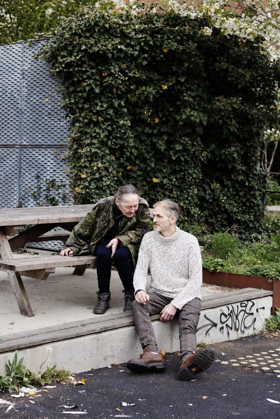 Rose Krubally og Sven Rasmussen kommer begge i Brugerforeningen. De oplever begge, at muligheden for at få lægeordineret heroin ikke tager højde for, at brugerne bliver ældre og får samme skavanker og behov som andre ældre.