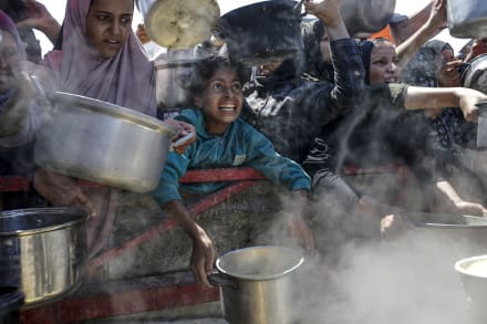 Ifølge et internt FN-notat fra november sidste år har Yasser Abu Shabab været »den vigtigste og mest indflydelsesrige interessent bag den systematiske og omfattende plyndring af nødhjælpskonvojer«. Angiveligt samarbejder han med Israel.