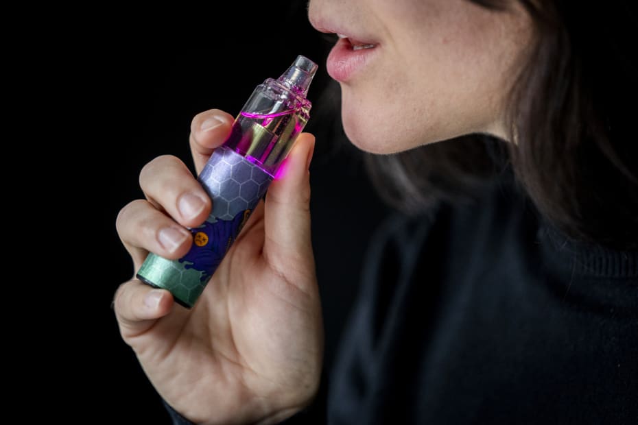 Nikotintyggegummi og e-cigaretter burde bedømmes ud fra samme standarder