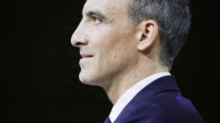 Han havde verden ved sit bord. Nu skal Raphaël Glucksmann samle den franske venstrefløj