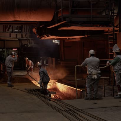 Bruttonationalproduktet er det altdominerende pejlemærke og succeskriterie for national og international økonomisk politik. Stiger bnp, er man på rette vej. Det vil en ekspertgruppe under FN nu gøre op med. På billedet er det industriproduktion hosThyssenkrupp i Tyskland.