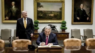 Trump lader sin ven Orbán slippe for sanktioner – og svækker dermed EU og presset på Rusland