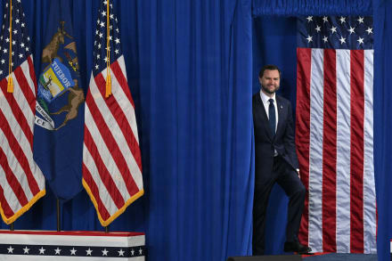 JD Vance førte an blandt mange af de republikanere, der er taget til Michigan for at føre valgkamp.