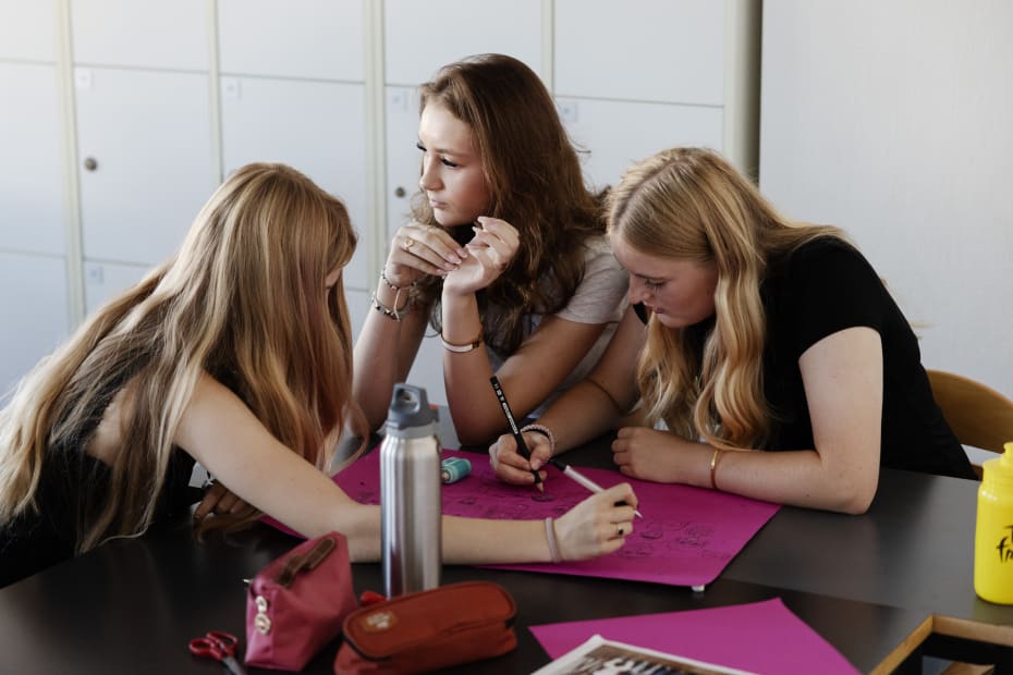 Debatten om folkeskolen er blevet skæv, lyder det fra Gordon Ørskov Madsen, der nu blander sig i regeringsforhandlingerne med en opfordring om at tone ned for det politiske fokus på trivsel