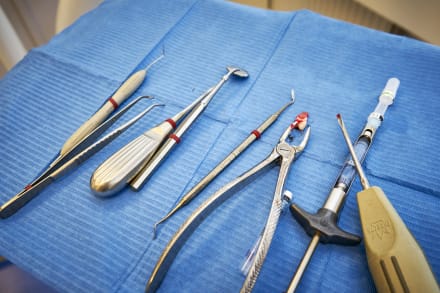 Det giver en langt større indtjening for de private tandlægeklinikker, når de foretager store behandlinger end sundhedsfremmende og forebyggende tandpleje.