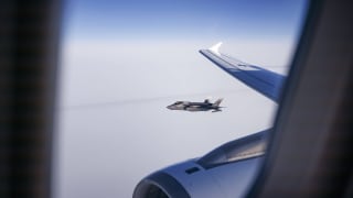 Forsvarsministeriet får kritik: F-35-flyene er 24 procent dy