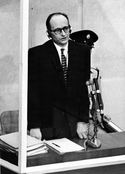Topnazisten Adolf Eichmann under retssagen mod ham i 1961 for sin rolle som en af de ledende nazister i gennemførelsen af Holocaust.