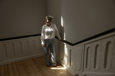 Man må bladre forgæves i Pernille Rosenkrantz-Thiels bog ’København, København’, hvis man leder efter konkrete, politisk-praktiske løsninger på grundproblemet, nemlig at udbuddet af boliger i København er væsentligt mindre end den stigende efterspørgsel.