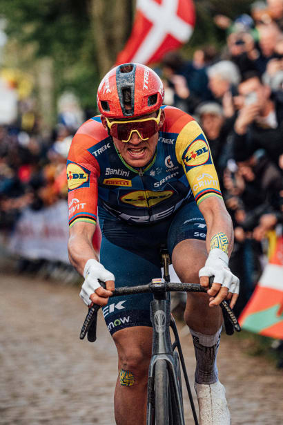 »Jeg kom til fucking Milano-Sanremo uden et eneste cykelløb og var flyvende,« siger Mads Pedersen.