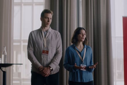 Vera (Asta Kamma August) og hendes kæreste og forretningspartner André (Herbert Nordrum) skal pitche en app, der kan gavne kvinders sundhed, over for en række potentielle investorer