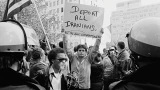 Amerikanerne har aldrig glemt gidseltagningen i 1979. Det er bagtæppet for krigen mod Iran