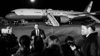 Krigsmodstanderen JD Vance skal rage kastanjerne ud af ilden for en presset Trump