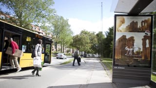 Aarhus kommune bør gå forrest med et forbud mod fossile reklamer