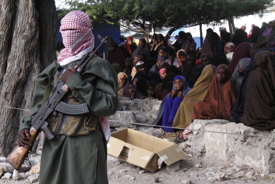 Al-Shabaab har taget magten i store dele af det centrale og sydlige Somalia. Bev&aelig;gelsen er ved at transformere sig fra en opr&oslash;rsbev&aelig;gelse til en de facto regering i store dele af landet, skriver FN i ny rapport.