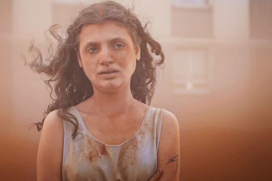 13-årige Alpha (Mélissa Boros) slår sig på livet i Julia Ducournaus nye film, ’Alpha’.