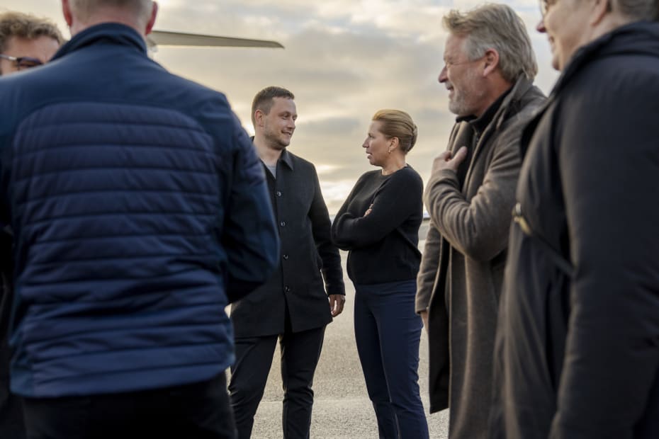 Rent retorisk fremstår ordene fra både Jens-Frederik Nielsen og Mette Frederiksen slagkraftige. En trodsig stolthed, en David-mod-Goliat-etos, som signalerer, at en grænse er nået. Indadtil kan ordene mobilisere. Udadtil risikerer de blot at bekræfte et asymmetrisk magtforhold.